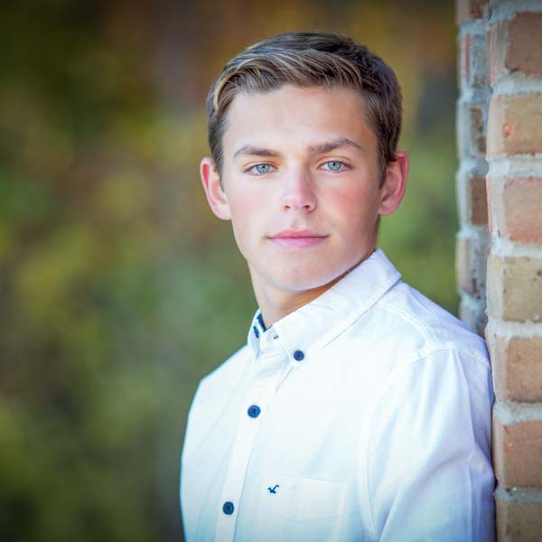 high-school-senior-portraits-boy-beside-wall